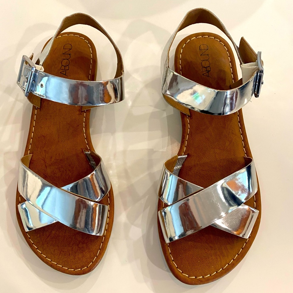 NWOT Abound Sandals